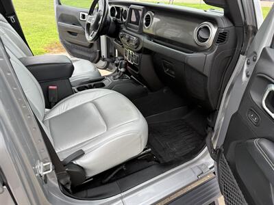 2020 Jeep Wrangler Unlimited Sahara   - Photo 11 - Muscatine, IA 52761