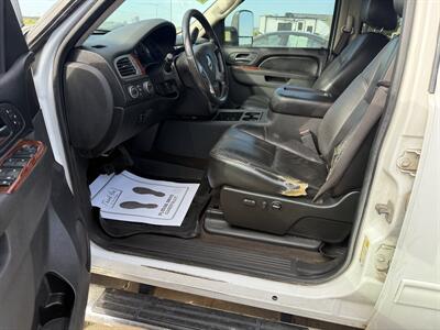2010 GMC Sierra 2500 SLT   - Photo 8 - Muscatine, IA 52761