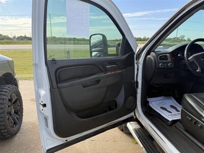 2010 GMC Sierra 2500 SLT   - Photo 9 - Muscatine, IA 52761
