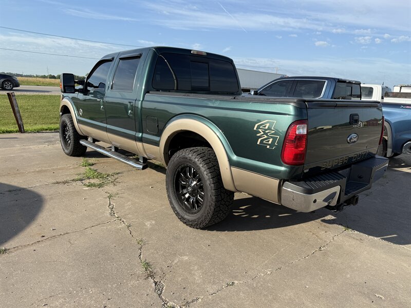 2011 Ford F-250 Super Duty Lariat - Photo 1 - Muscatine, IA 52761
