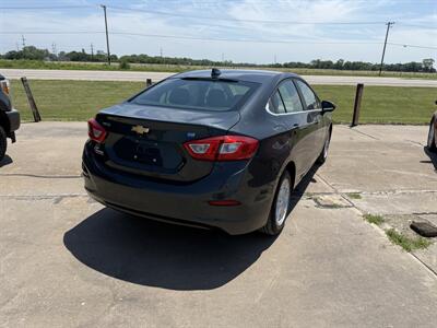 2018 Chevrolet Cruze LT Diesel Manual - Photo 6 - Muscatine, IA 52761