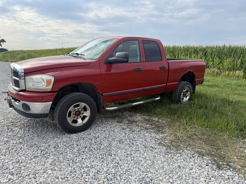 2006 Dodge Ram 2500 ST   - Photo 1 - Muscatine, IA 52761