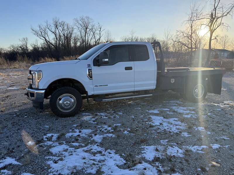 2019 Ford F-350 Super Duty XLT   - Photo 1 - Muscatine, IA 52761