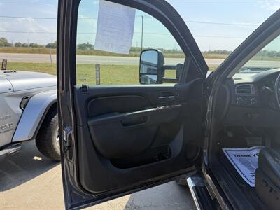 2011 GMC Sierra 2500 SLT   - Photo 9 - Muscatine, IA 52761