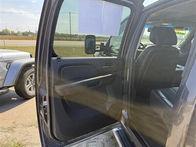 2011 GMC Sierra 2500 SLT   - Photo 11 - Muscatine, IA 52761