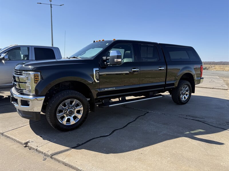 2019 Ford F-250 Super Duty Lariat   - Photo 1 - Muscatine, IA 52761