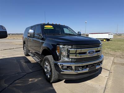 2019 Ford F-250 Super Duty Lariat   - Photo 2 - Muscatine, IA 52761