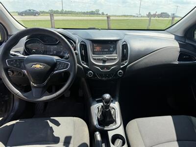 2018 Chevrolet Cruze LT Diesel Manual - Photo 10 - Muscatine, IA 52761