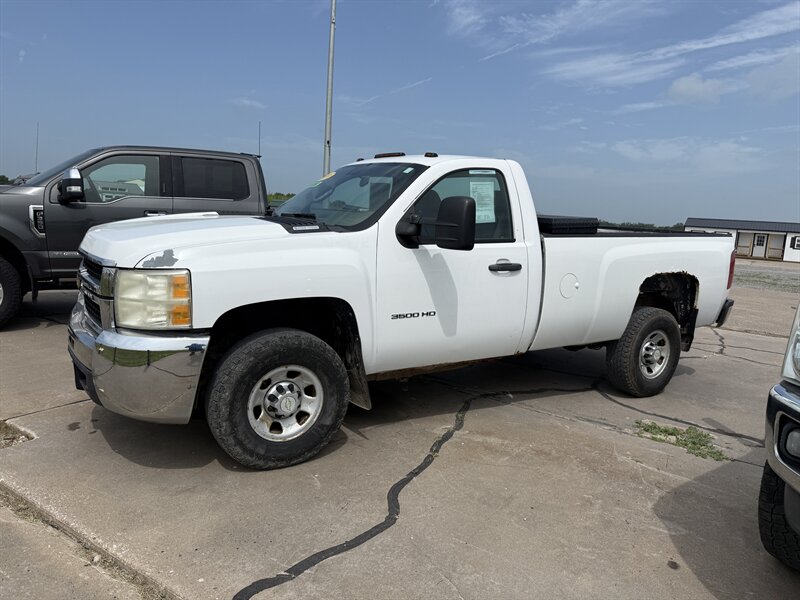 2010 Chevrolet Silverado 3500HD Work Truck   - Photo 1 - Muscatine, IA 52761