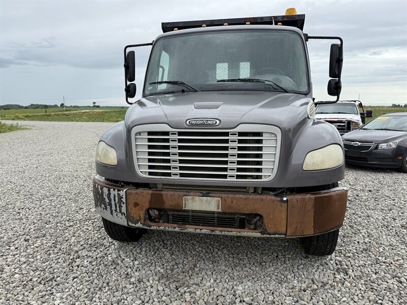 2013 Freightliner M2 106  