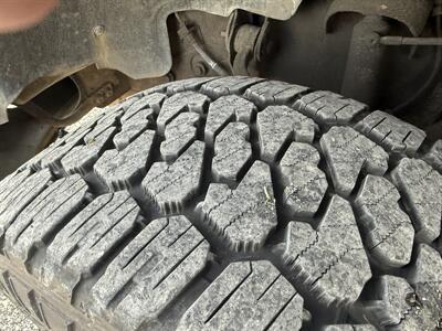 2005 GMC Sierra 2500 SLE 4dr Crew Cab SLE   - Photo 10 - Muscatine, IA 52761