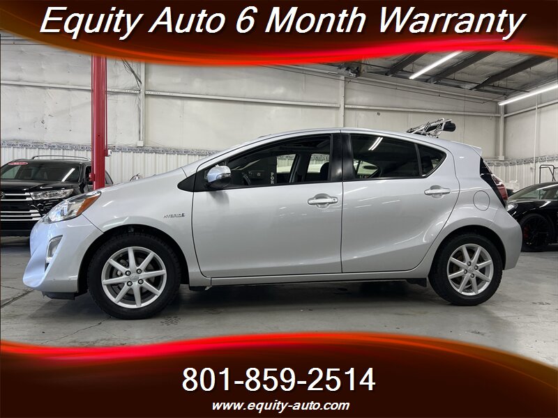 2015 Toyota Prius c Three's photo
