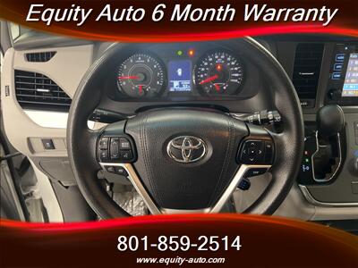 2017 Toyota Sienna LE 8-Passenger   - Photo 15 - West Valley City, UT 84119
