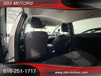 2025 Toyota Corolla LE   - Photo 10 - Grand Rapids, MI 49512
