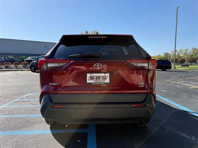 2021 Toyota RAV4 XLE Premium - Photo 11 - Grand Rapids, MI 49512