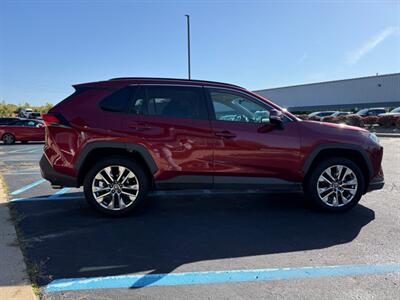 2021 Toyota RAV4 XLE Premium - Photo 14 - Grand Rapids, MI 49512