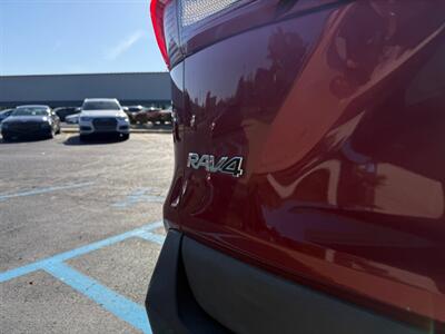 2021 Toyota RAV4 XLE Premium - Photo 10 - Grand Rapids, MI 49512