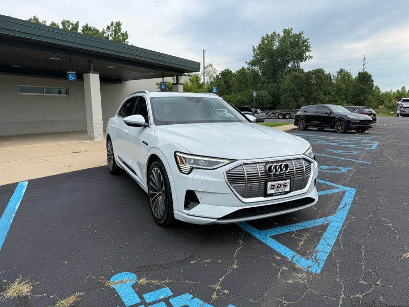 2019 Audi e-tron quattro Prestige - Photo 2 - Grand Rapids, MI 49512