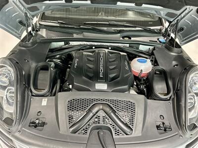 2015 Porsche Macan Turbo   - Photo 12 - Grand Rapids, MI 49512