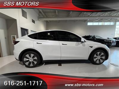 2022 Tesla Model Y Long Range   - Photo 14 - Grand Rapids, MI 49512