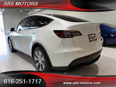 2022 Tesla Model Y Long Range   - Photo 11 - Grand Rapids, MI 49512