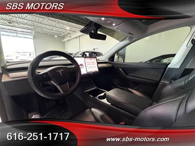2022 Tesla Model Y Long Range   - Photo 6 - Grand Rapids, MI 49512