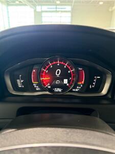 2017 Volvo XC60 T6 R-Design - Photo 18 - Grand Rapids, MI 49512