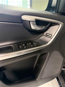 2017 Volvo XC60 T6 R-Design - Photo 21 - Grand Rapids, MI 49512