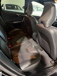 2017 Volvo XC60 T6 R-Design - Photo 22 - Grand Rapids, MI 49512