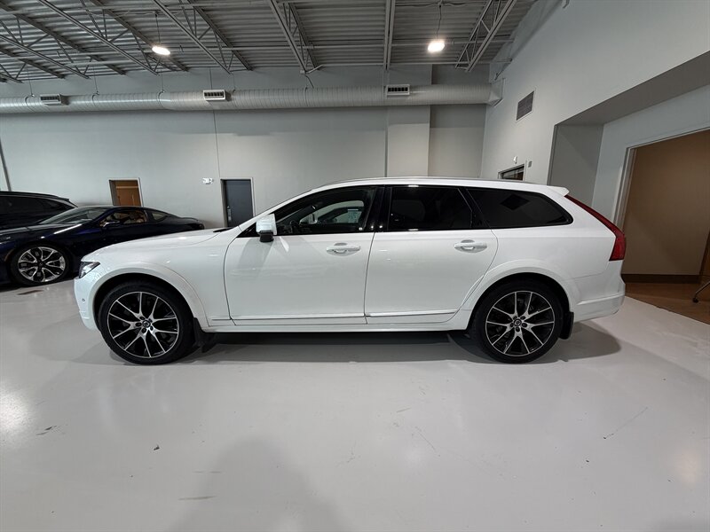 2018 Volvo V90 Cross Country T6 - Photo 4 - Grand Rapids, MI 49512