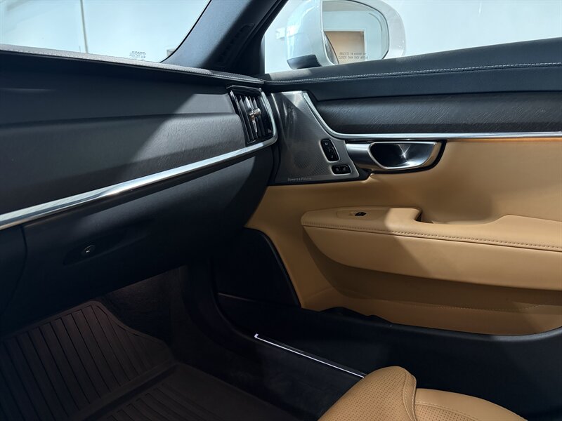 2018 Volvo V90 Cross Country T6 - Photo 9 - Grand Rapids, MI 49512