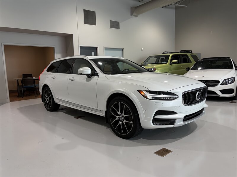 2018 Volvo V90 Cross Country T6   - Photo 1 - Grand Rapids, MI 49512