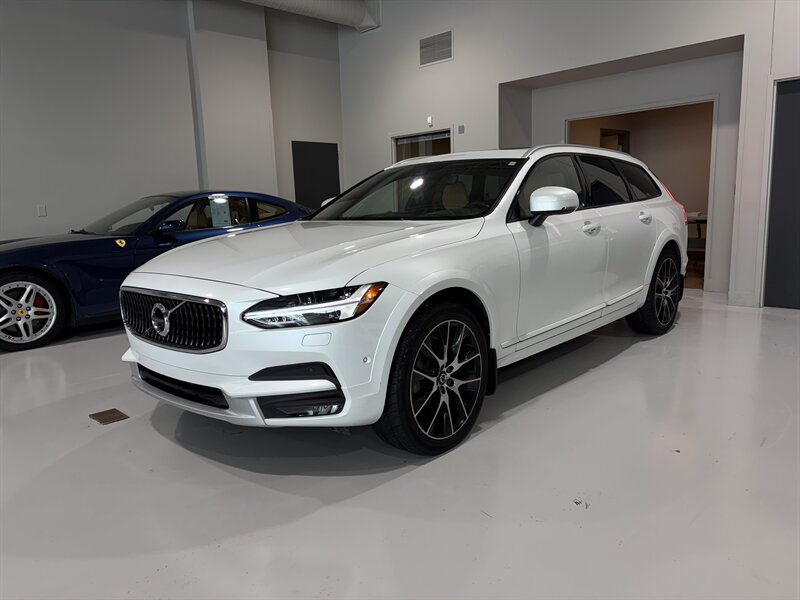 2018 Volvo V90 Cross Country T6 - Photo 3 - Grand Rapids, MI 49512