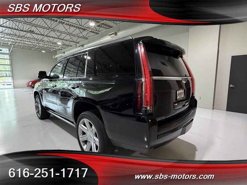 2016 Cadillac Escalade Premium Collection - Photo 11 - Grand Rapids, MI 49512