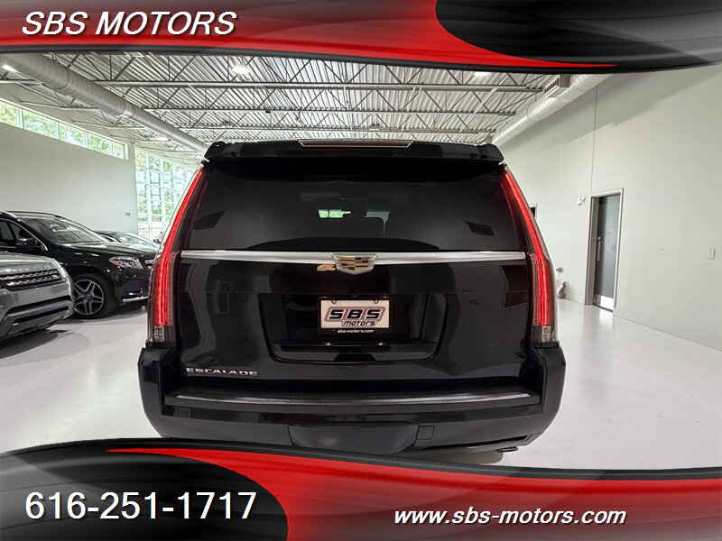 2016 Cadillac Escalade Premium Collection - Photo 12 - Grand Rapids, MI 49512