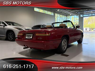 1991 Alfa Romeo Spider   - Photo 7 - Grand Rapids, MI 49512