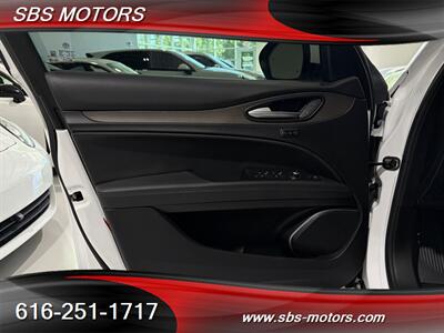 2022 Alfa Romeo Stelvio Ti   - Photo 14 - Grand Rapids, MI 49512