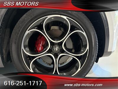 2022 Alfa Romeo Stelvio Ti   - Photo 5 - Grand Rapids, MI 49512