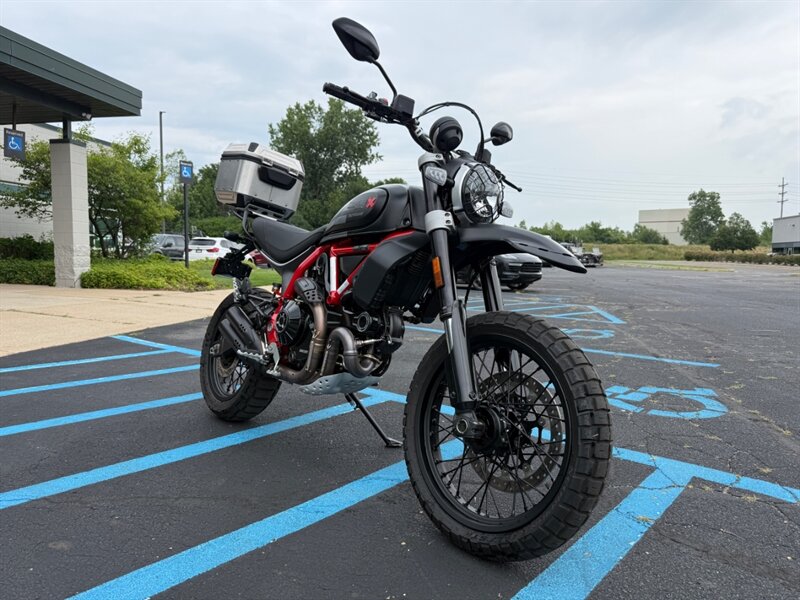 2022 Ducati Scrambler FASTHOUSE  736/800