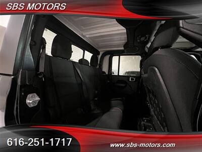 2021 Jeep Gladiator Rubicon   - Photo 10 - Grand Rapids, MI 49512