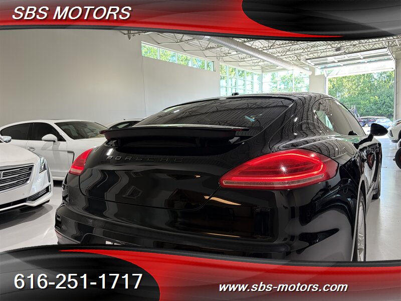 2016 Porsche Panamera 4 - Photo 11 - Grand Rapids, MI 49512