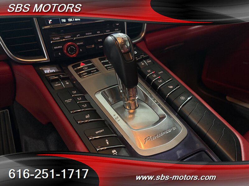 2016 Porsche Panamera 4 - Photo 28 - Grand Rapids, MI 49512