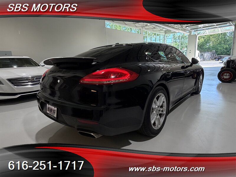 2016 Porsche Panamera 4 - Photo 12 - Grand Rapids, MI 49512