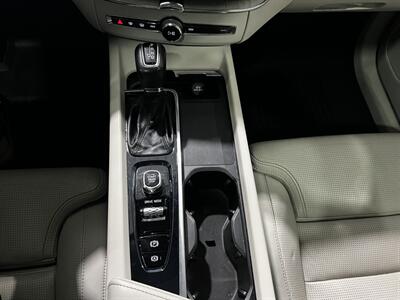 2021 Volvo XC60 T5 Inscription   - Photo 11 - Grand Rapids, MI 49512