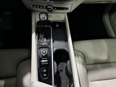 2021 Volvo XC60 T5 Inscription   - Photo 11 - Grand Rapids, MI 49512