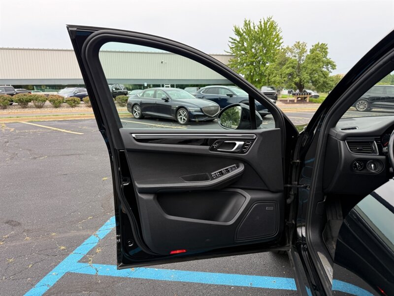 2018 Porsche Macan S - Photo 17 - Grand Rapids, MI 49512