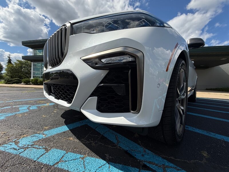 2021 BMW X7 M50i - Photo 7 - Grand Rapids, MI 49512