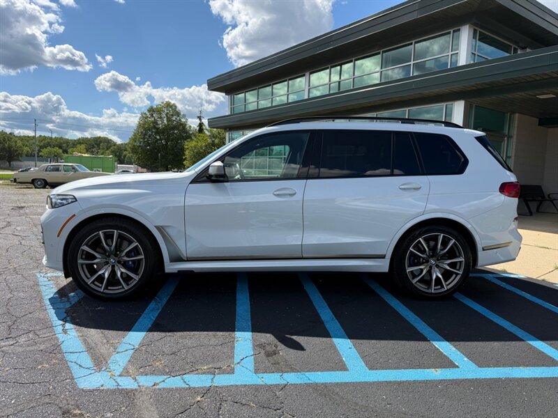 2021 BMW X7 M50i - Photo 9 - Grand Rapids, MI 49512