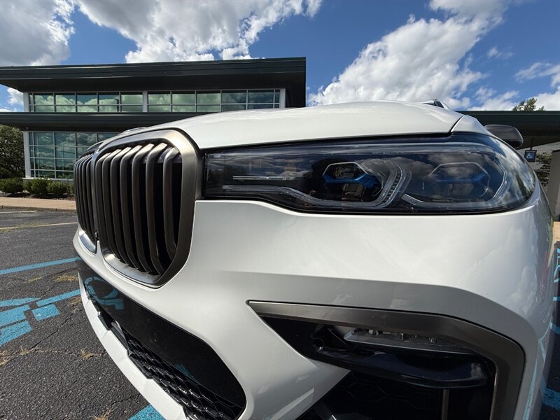 2021 BMW X7 M50i - Photo 8 - Grand Rapids, MI 49512