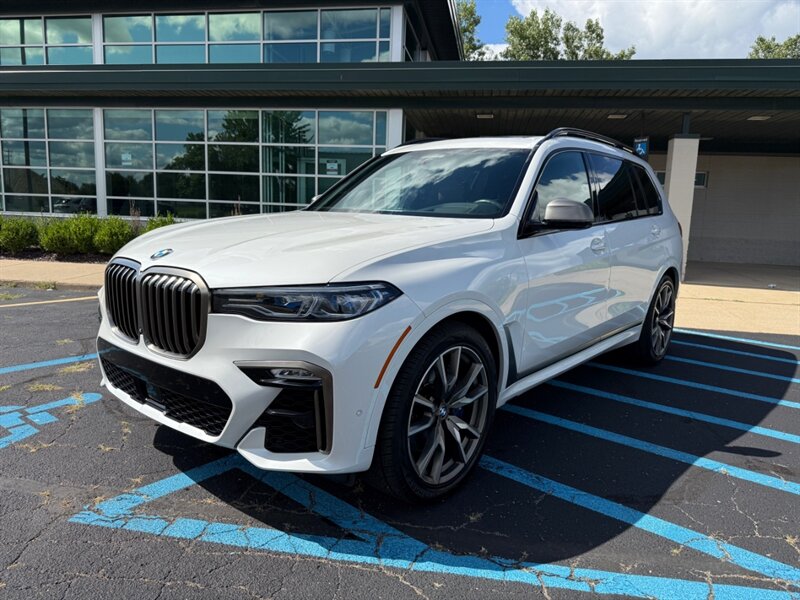 2021 BMW X7 M50i - Photo 3 - Grand Rapids, MI 49512